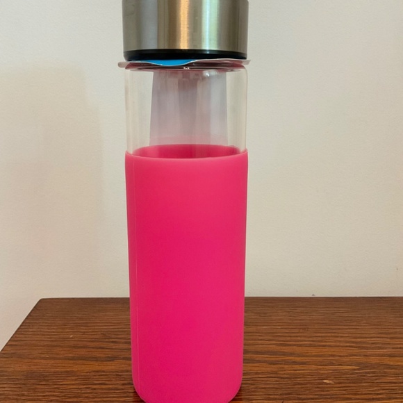 LIVING SOLUTIONS SPILLPROOF GLASS BOTTLE 20 oz PINK BRAND NEW - Picture 3 of 3